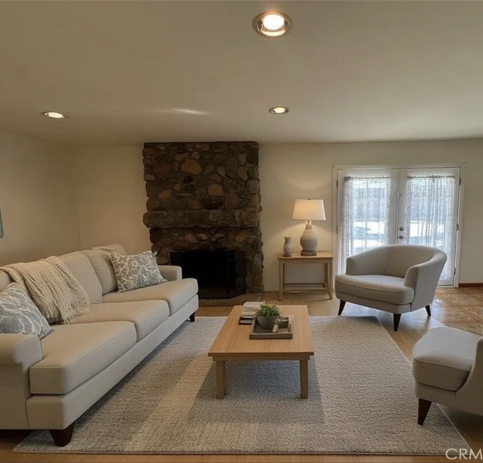 979 N Gardena Ave – photo 4