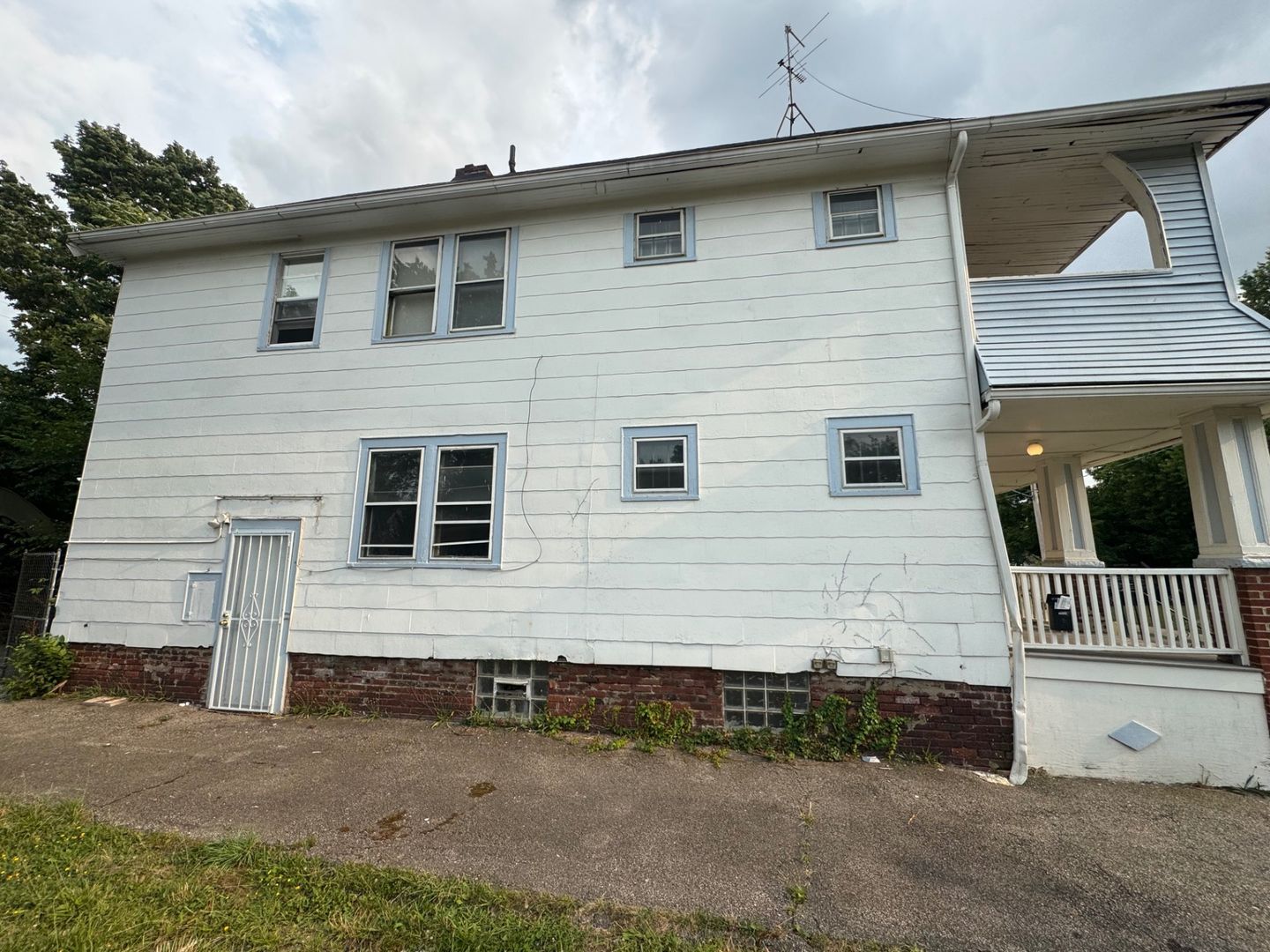 3037 E 121st St unit Up Unit – photo 3