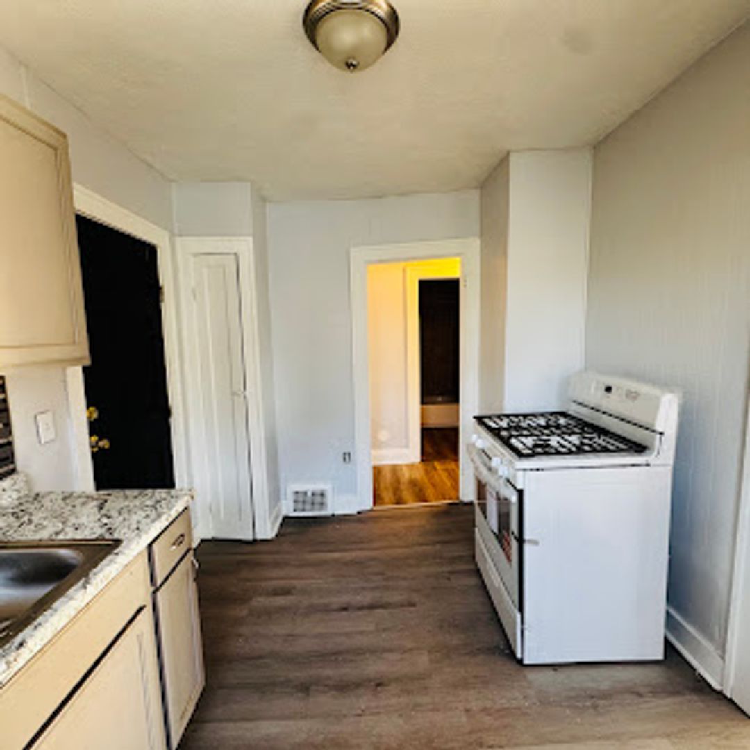 1333 E 188th St unit 1333 E 188th Unit 2 – photo 3