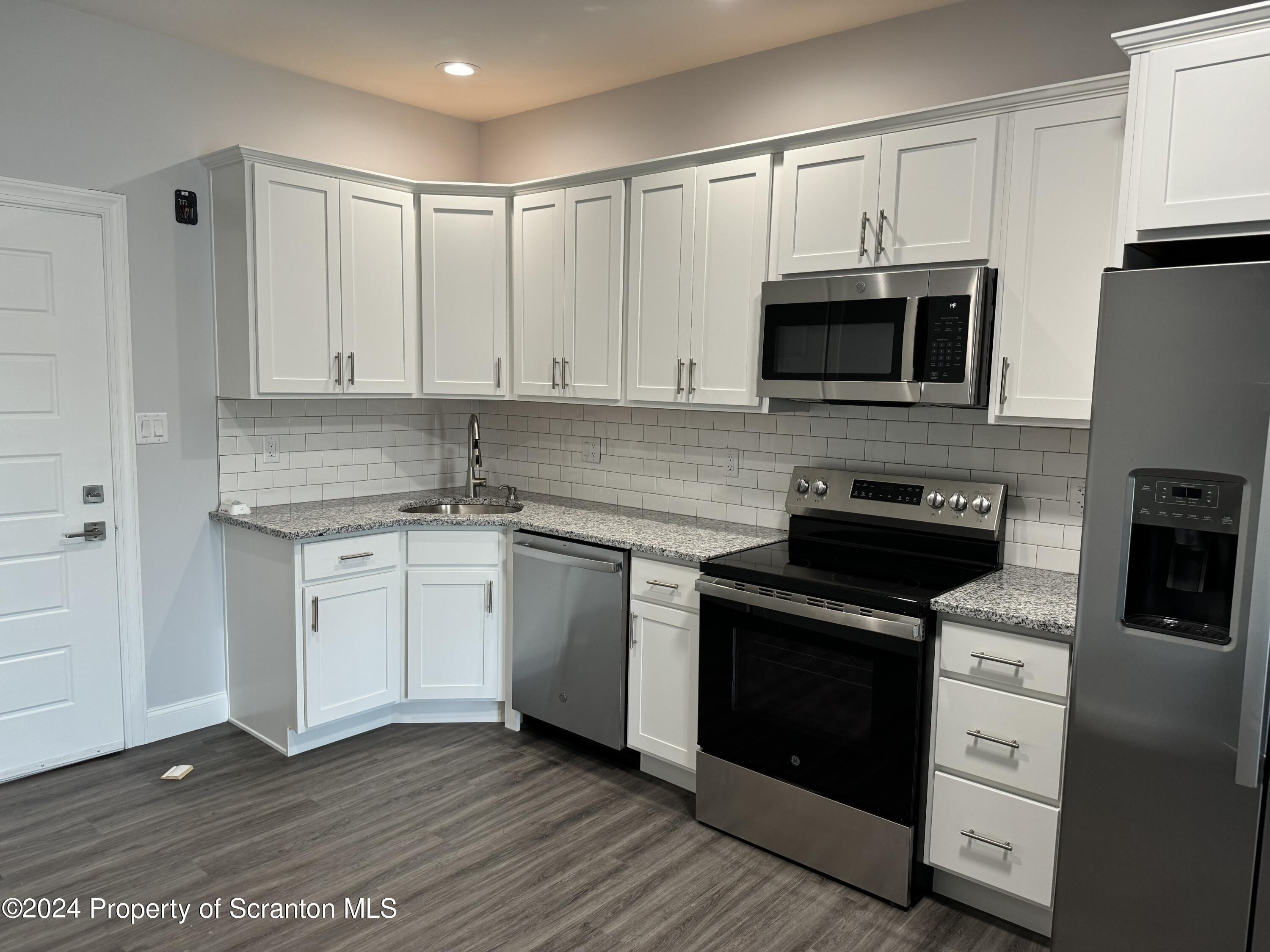 332 Circle Dr – photo 3