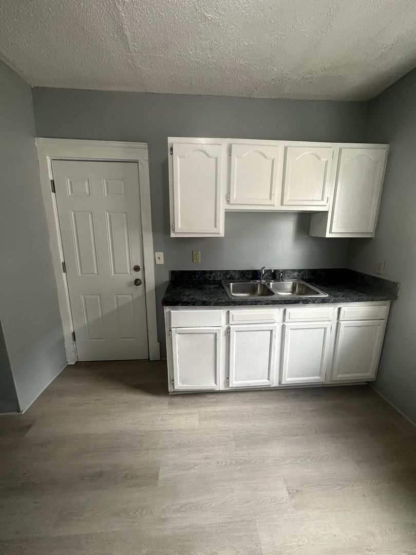 11414 Fairport Ave unit UP – photo 1