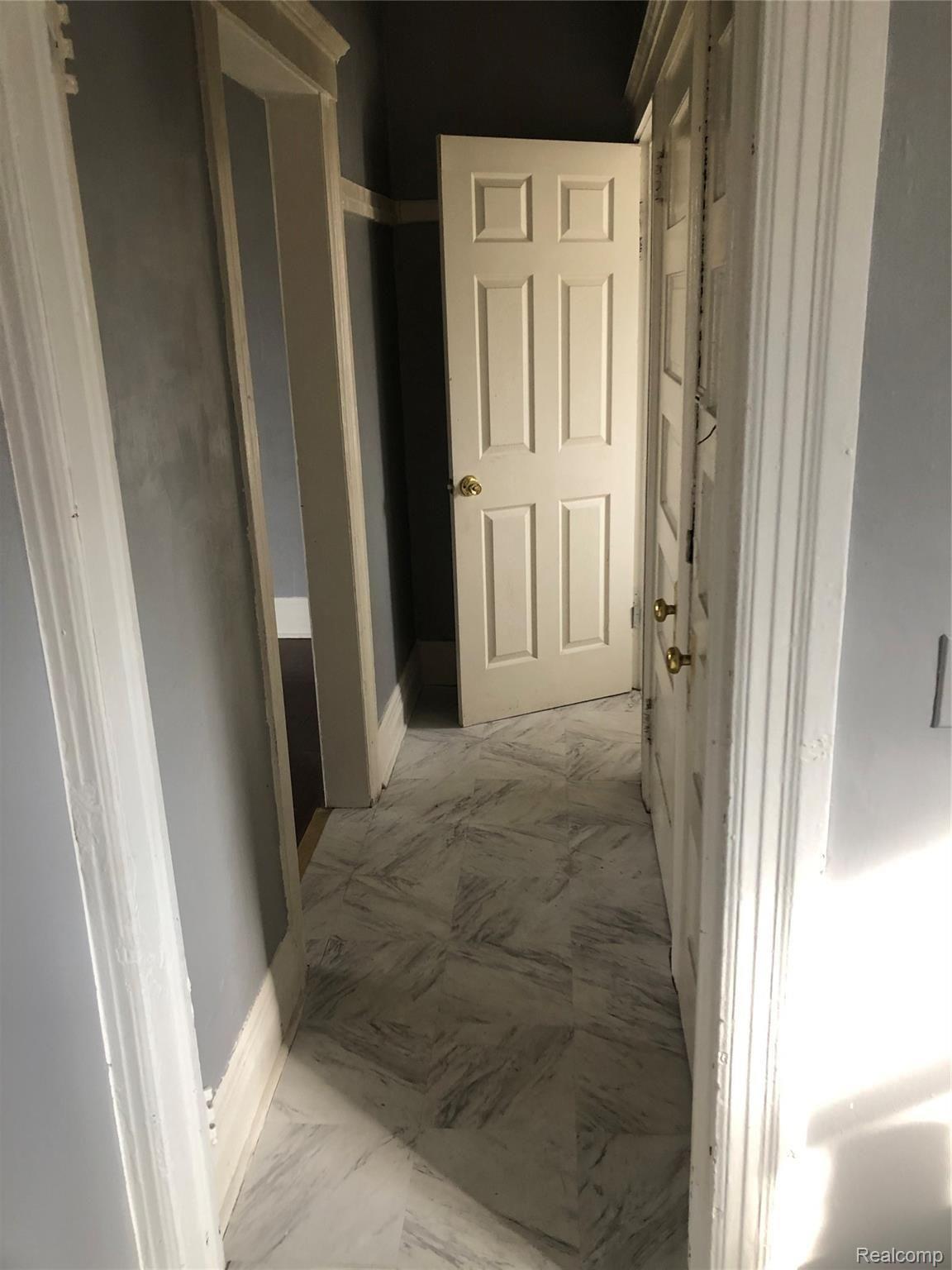 6147 Sheridan St – photo 3