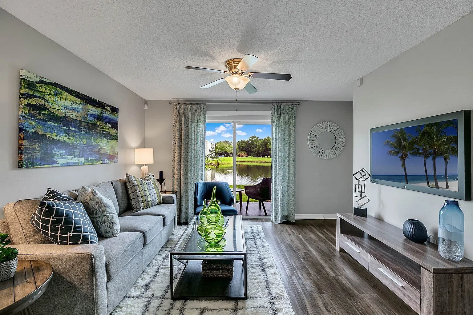 Lakeside Central Apartments – photo 5