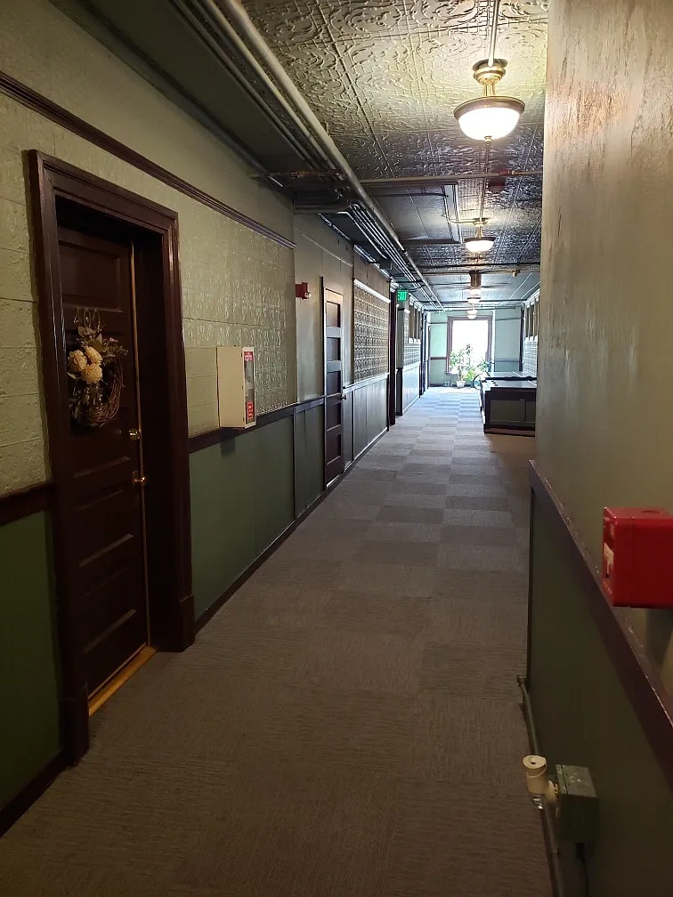 Metro Apartments – photo 2