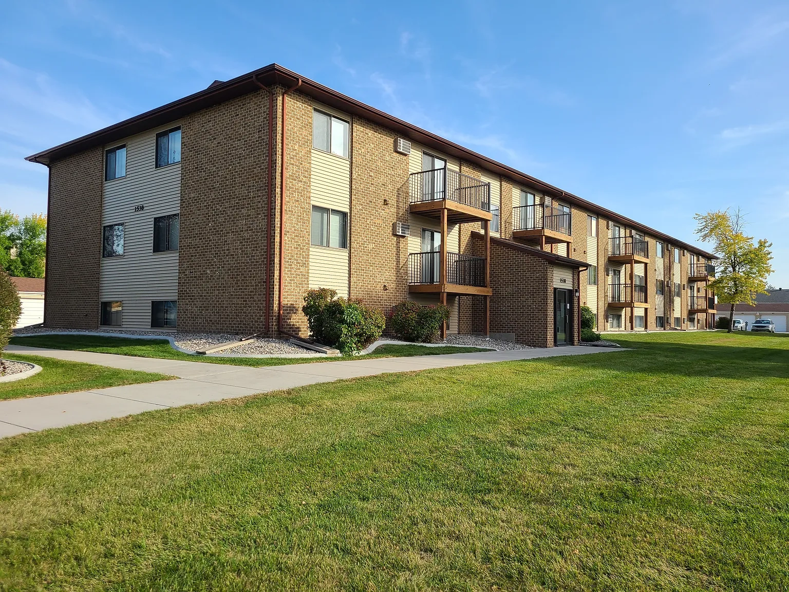 1538 Green Apartments – photo 2