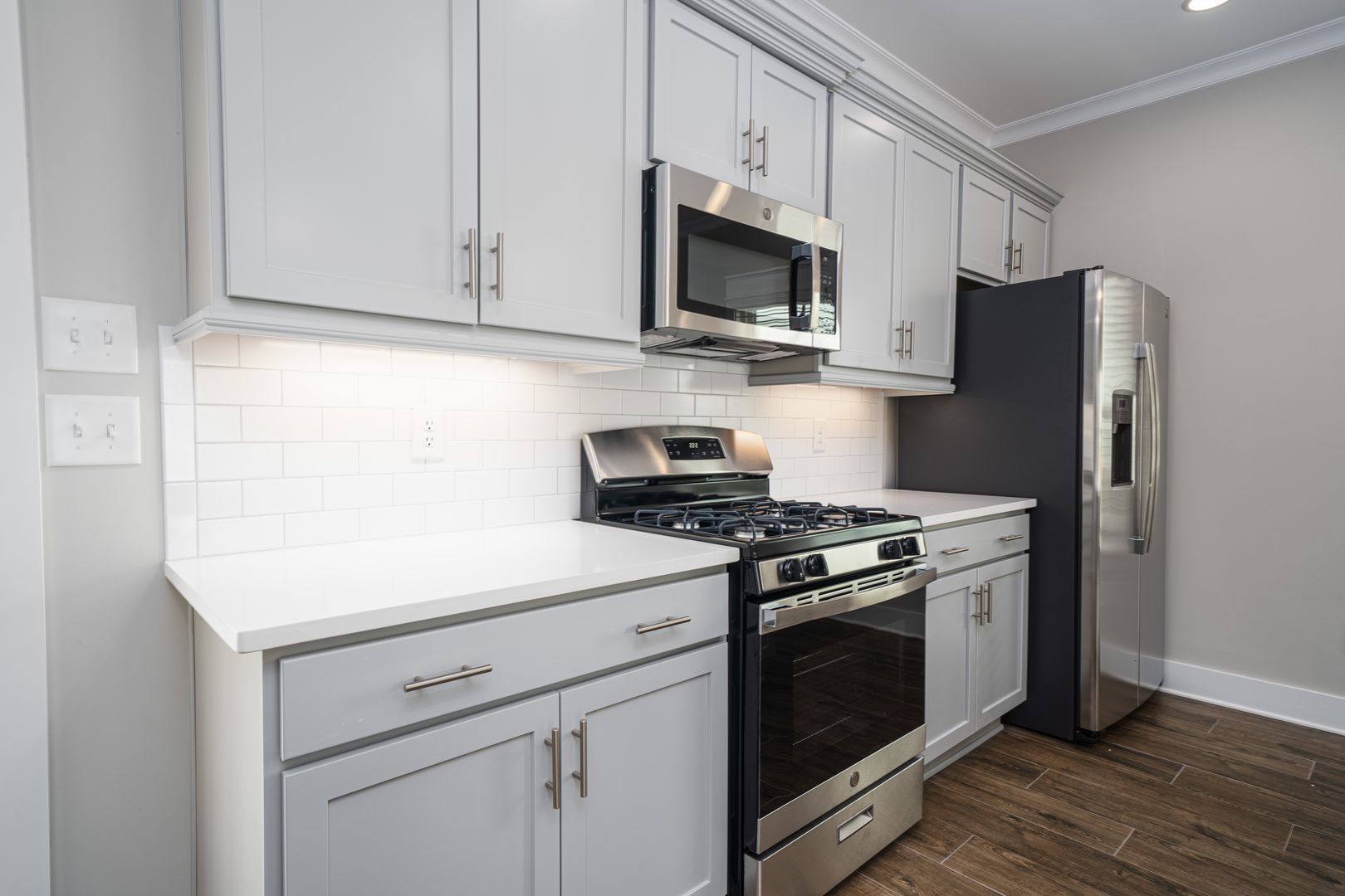 1524 Cottage Grv – photo 5