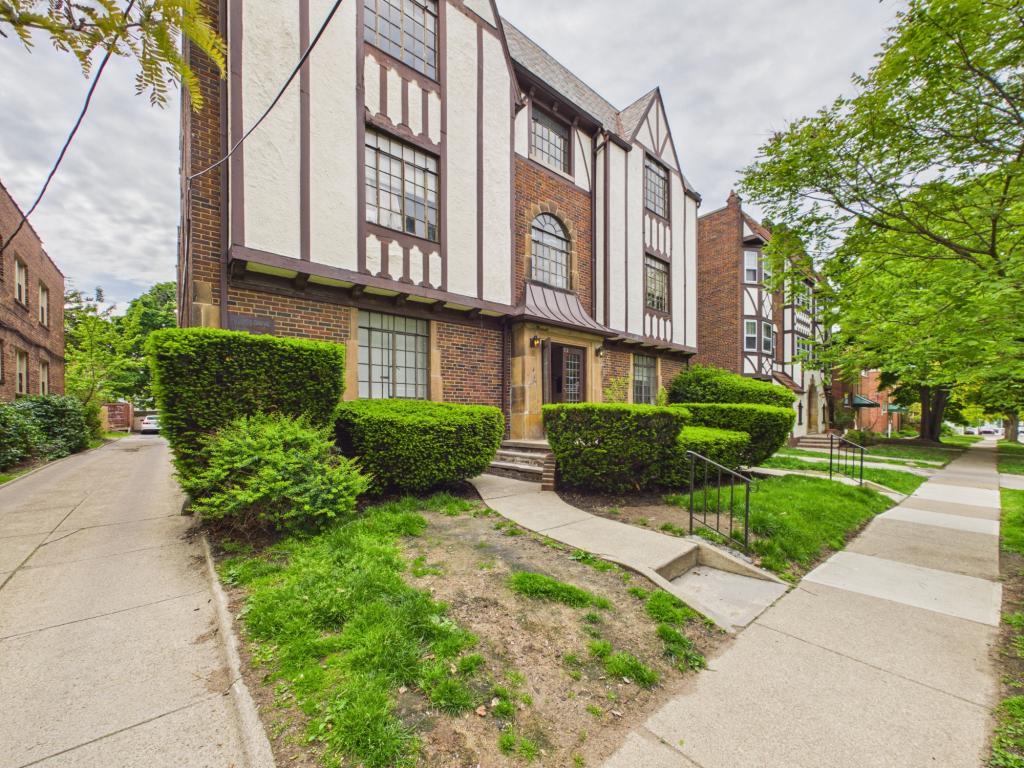 1352 Kenilworth Ave – photo 1