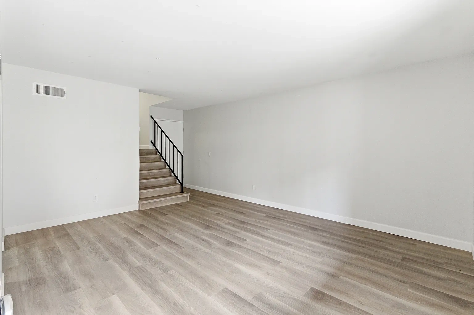 University Crest Apartments - Near UCR – photo 4