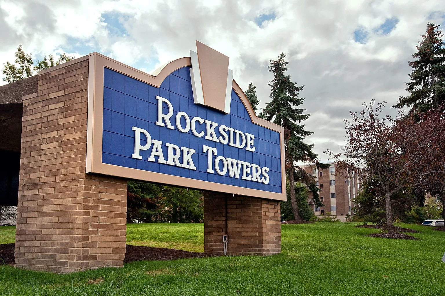 Rockside Park Towers – photo 1