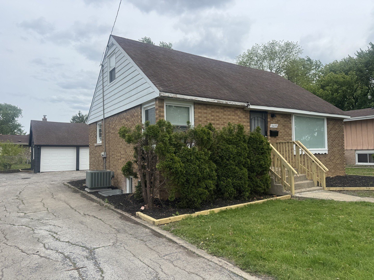 16439 Cottage Grove Ave – photo 3
