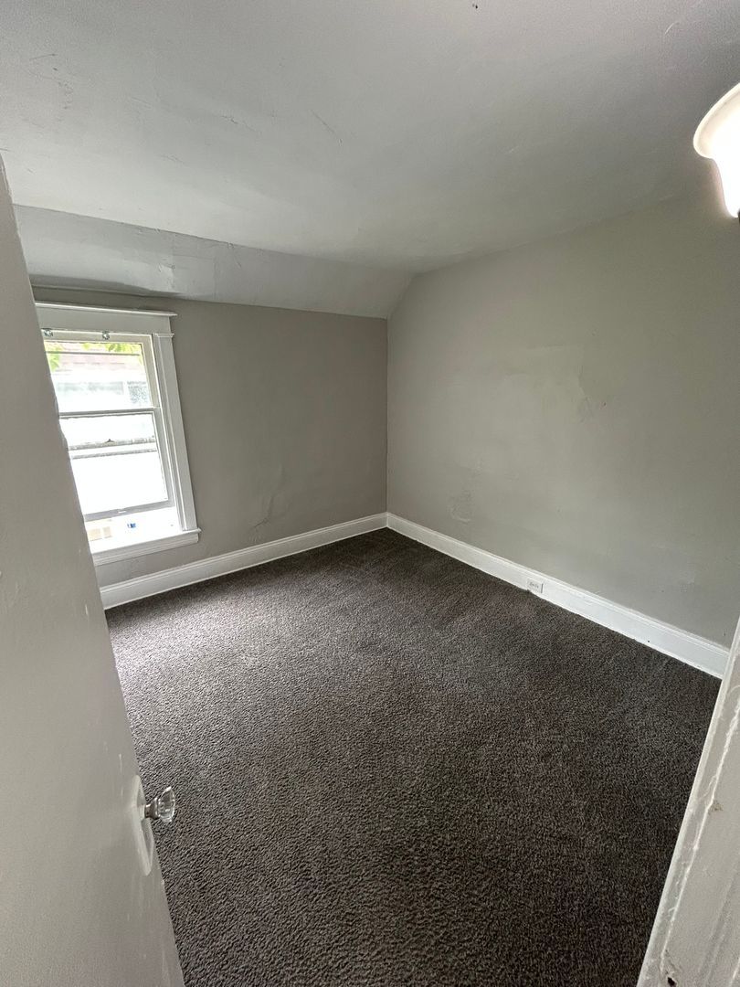 12918 Ferris Ave unit Up unit – photo 2