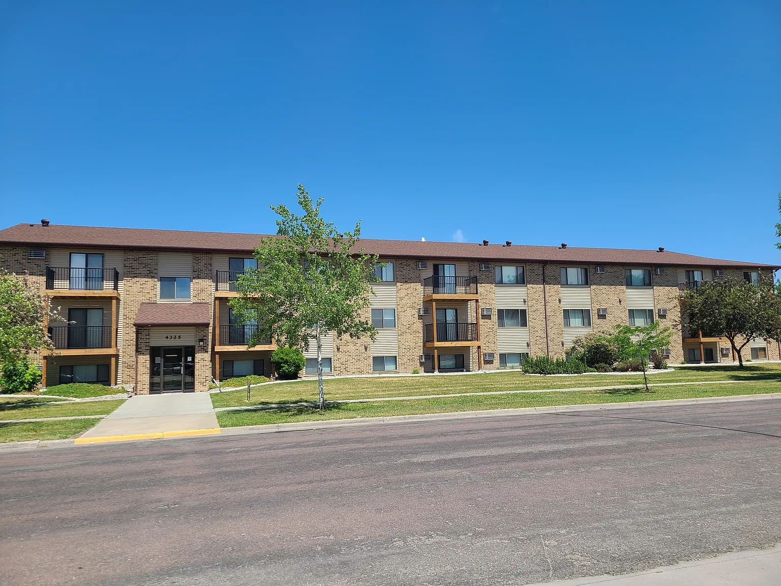 4325 Green Apartments – photo 1