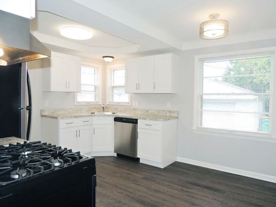 18201 Hazelwood Ave – photo 4