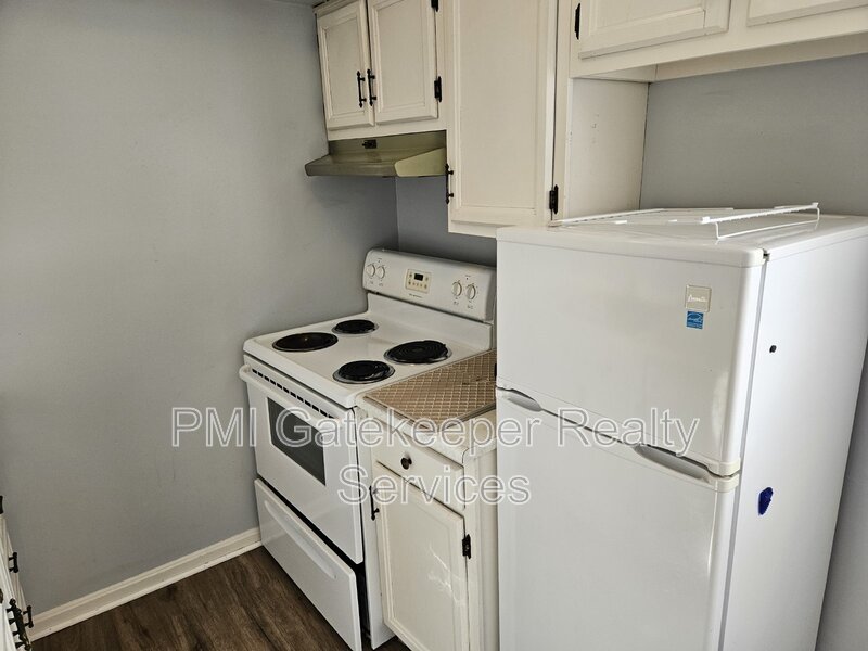 1735 Mills Ave – photo 5