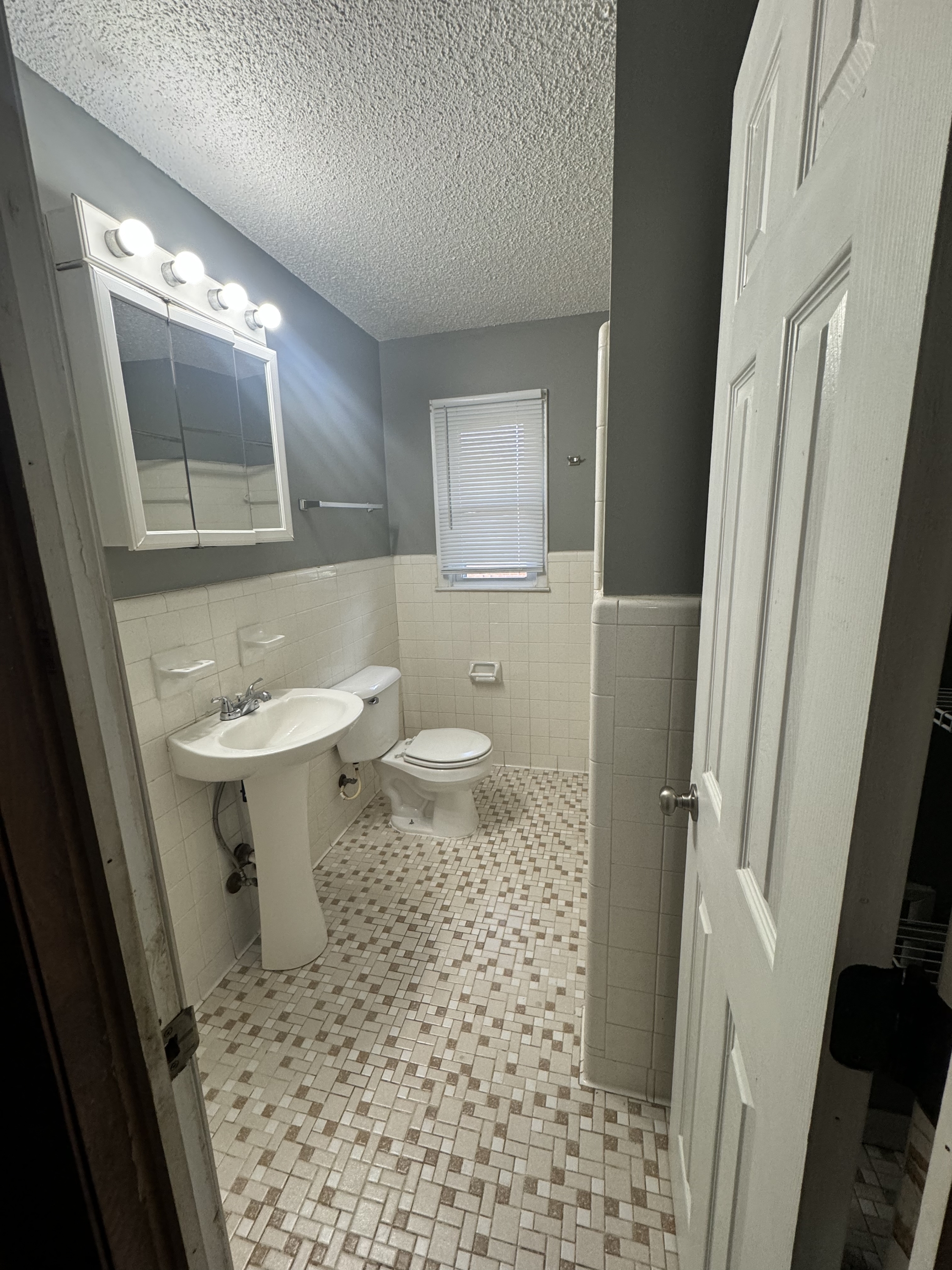 1047 Rulnick St – photo 3
