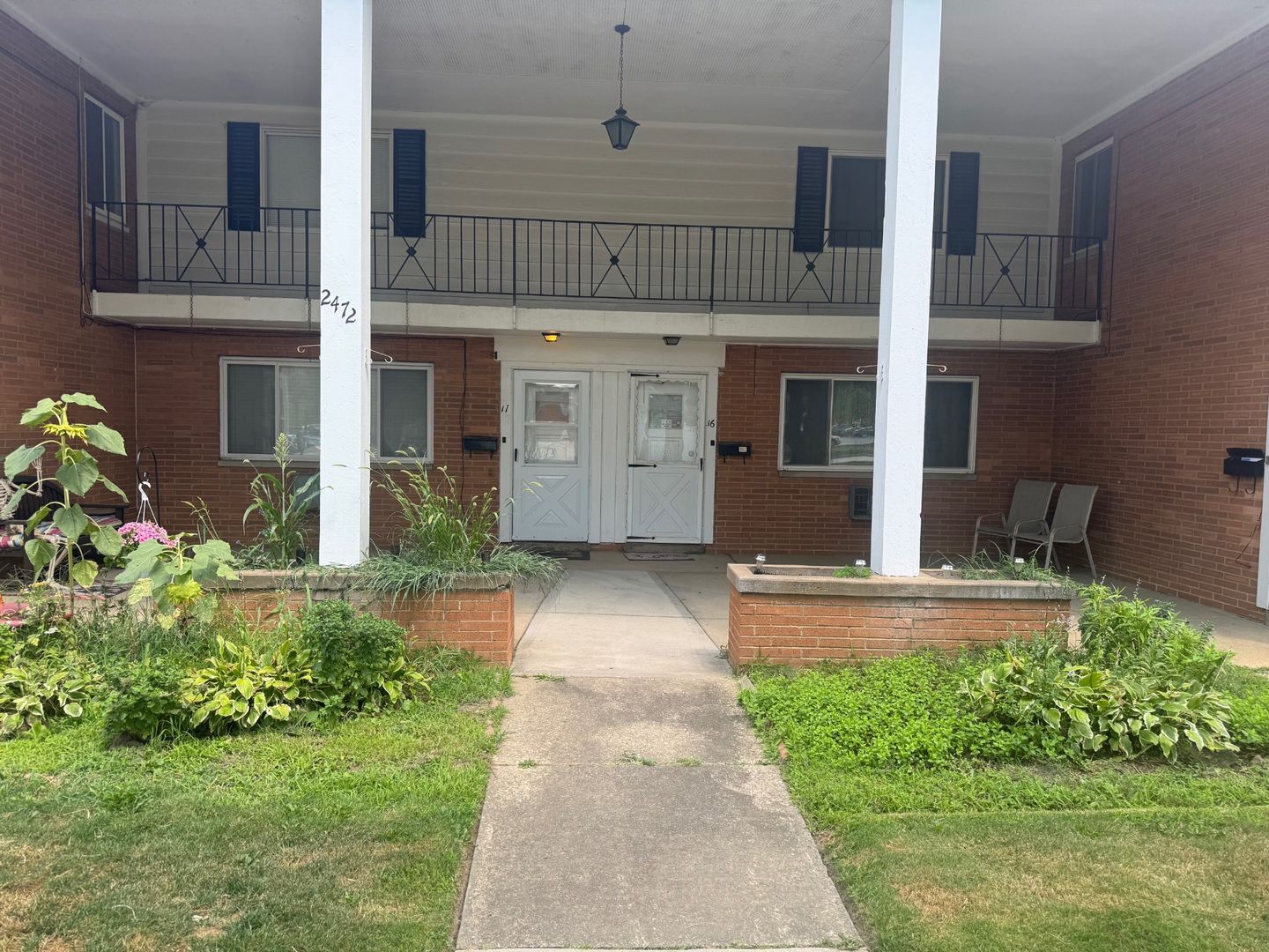 2472 Warren Pkwy unit 17 – photo 1