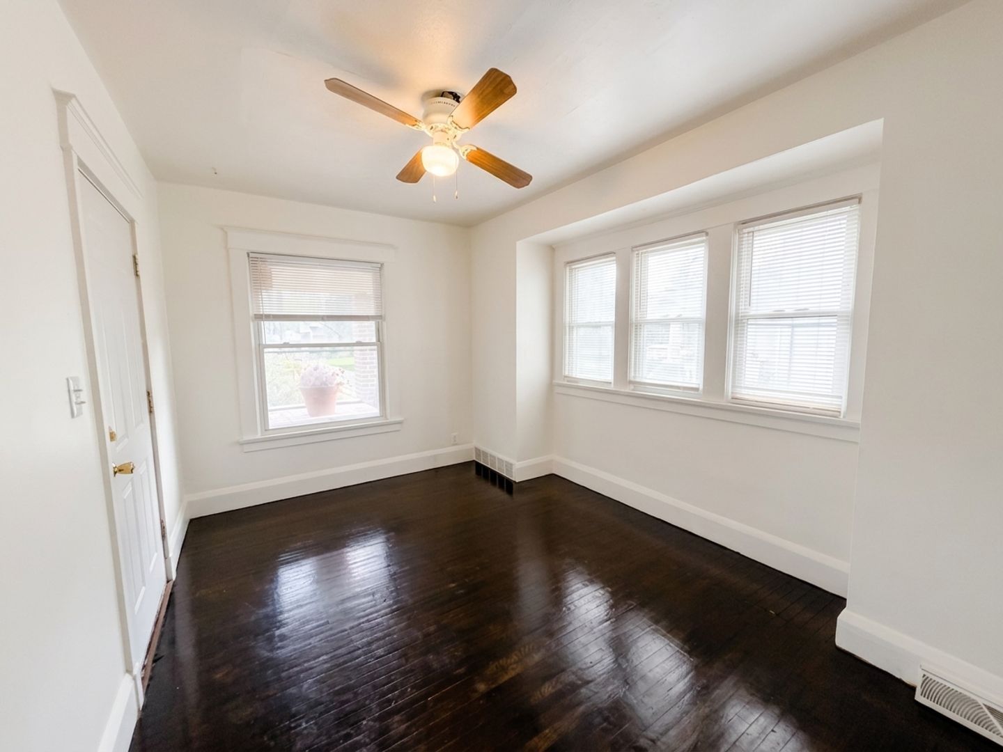 3937 Lockwood Ave unit 2 – photo 2