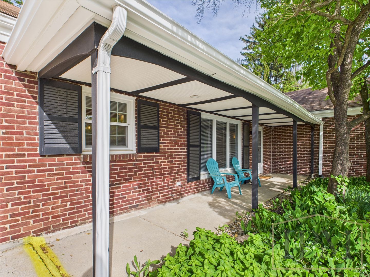 1371 Irving Rd – photo 2