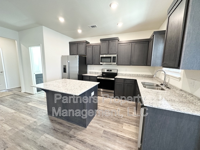 1079 S Benchmark Ln unit 1 – photo 5