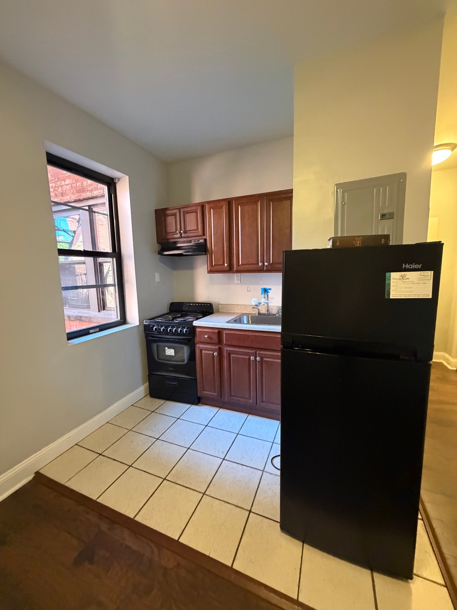 18 Summit St unit 107 – photo 1