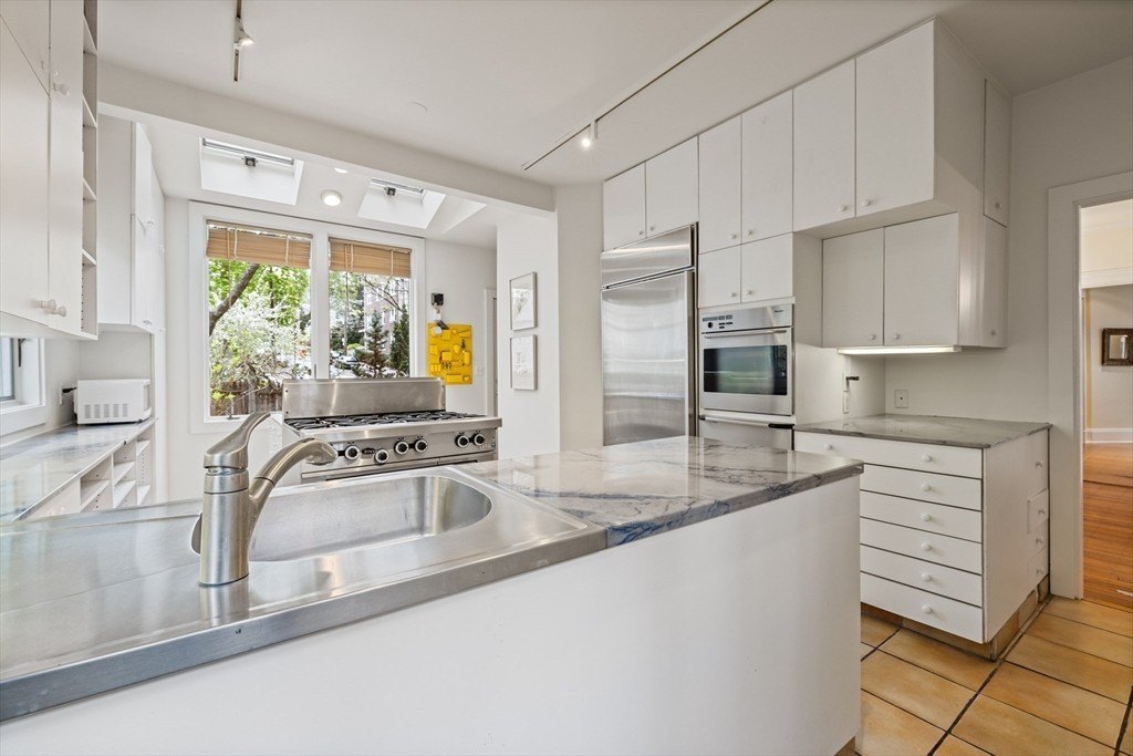 14 Linnaean St – photo 3