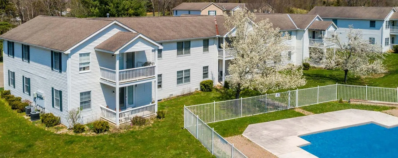 The Lakes Apartments – photo 1