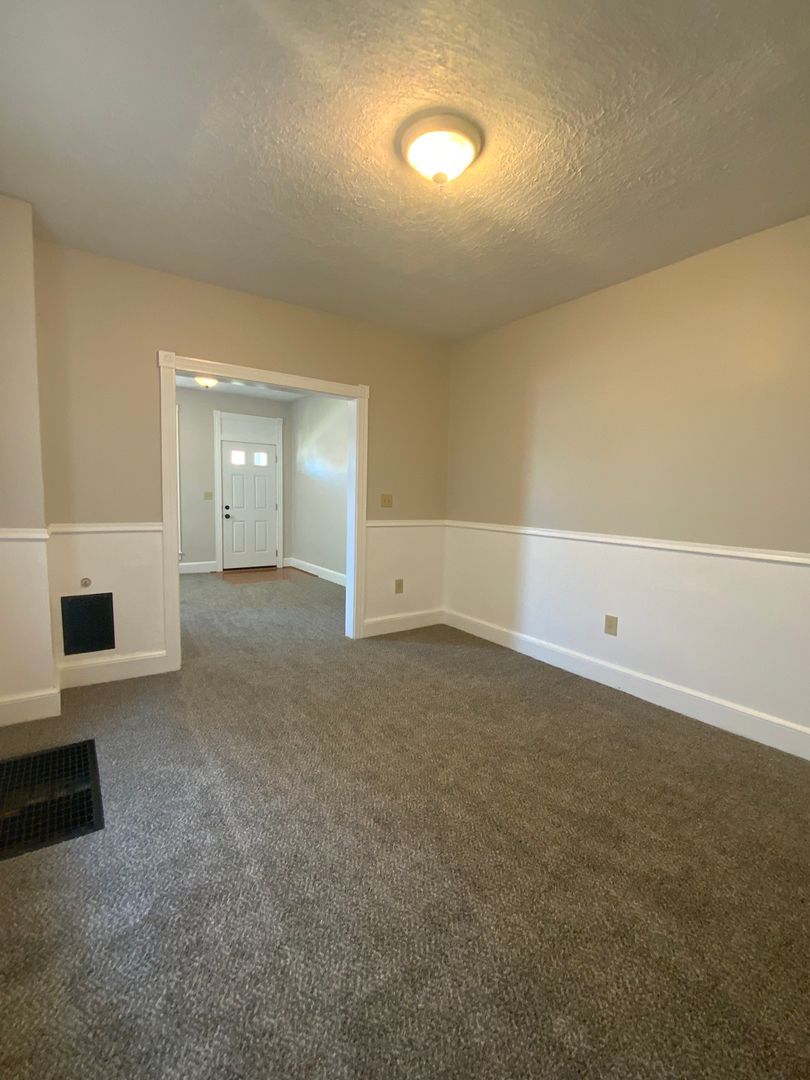 211 N State St – photo 4