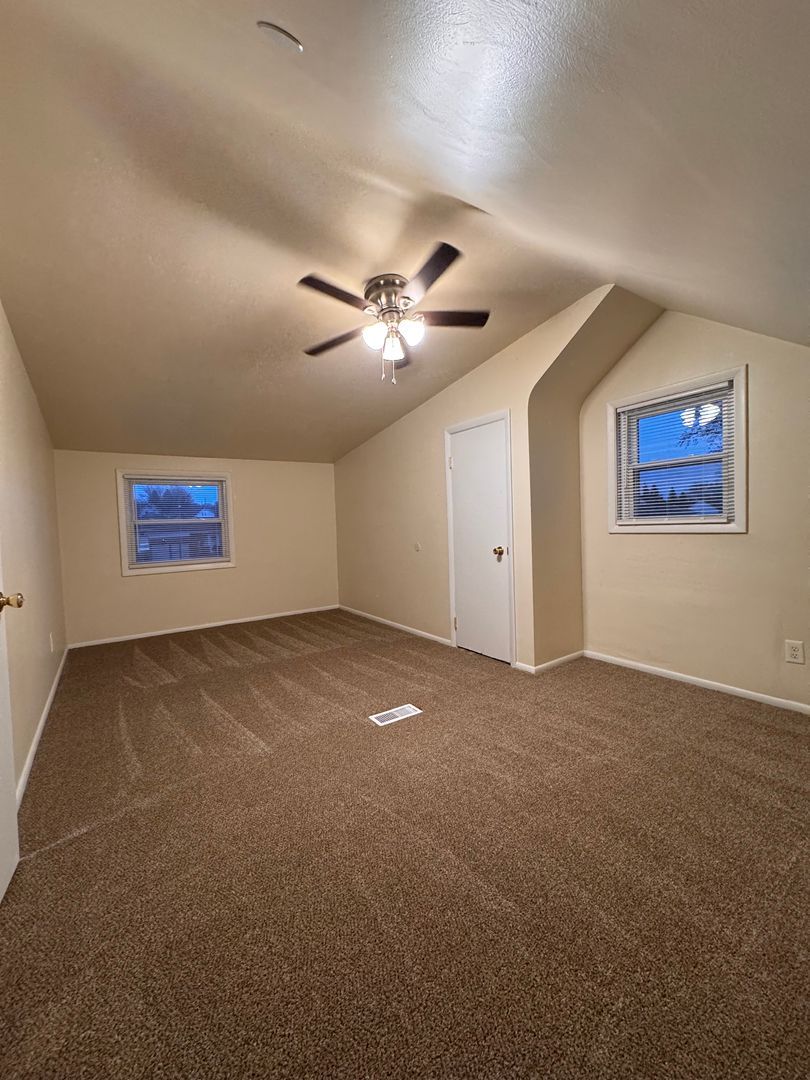 1079 North Ave – photo 3