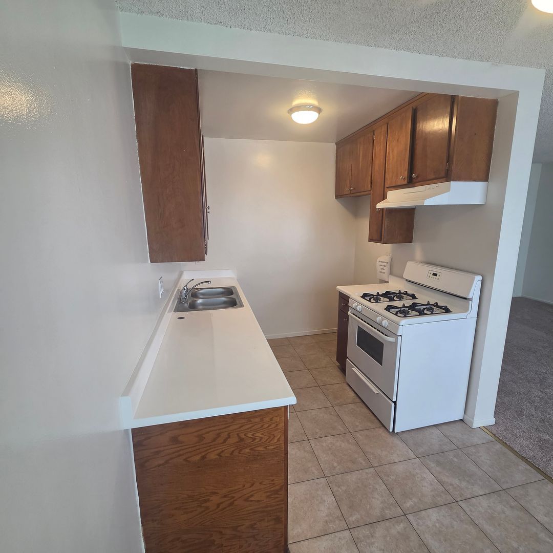 1043 Newport Ave unit 7 – photo 5