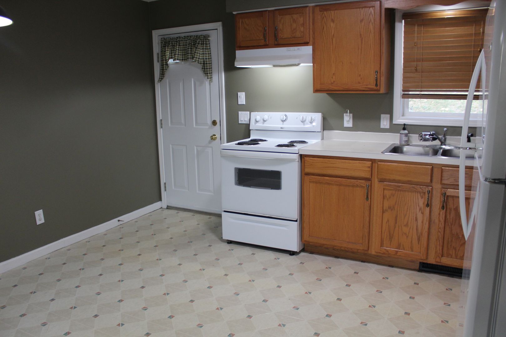 541 E Frederick St – photo 2