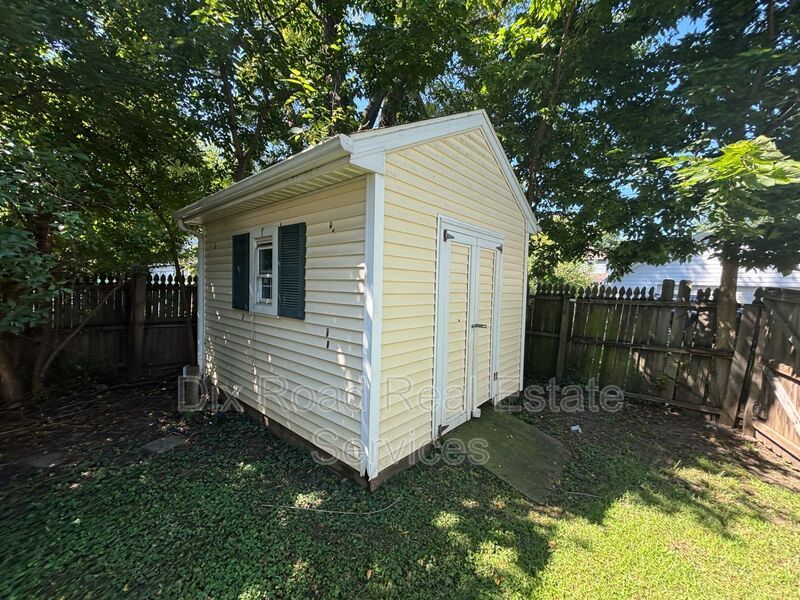 210 Monroe St – photo 5