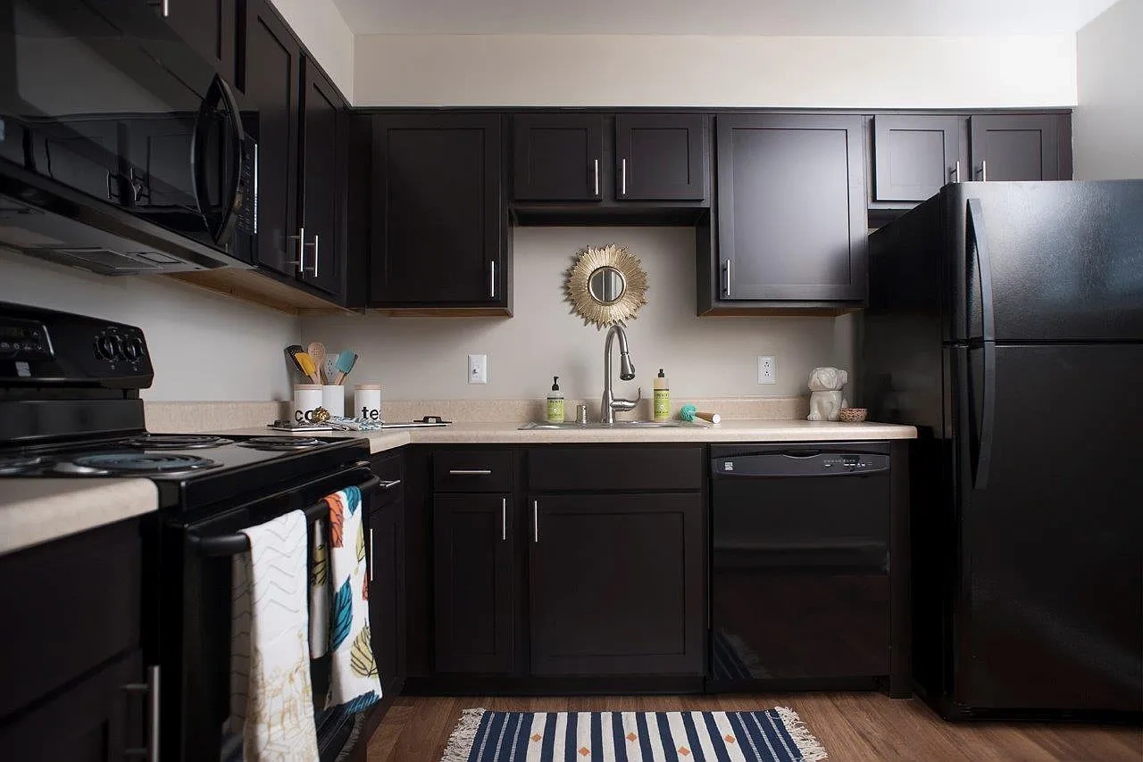 Crescent Centre Apartments & Townhomes – photo 1