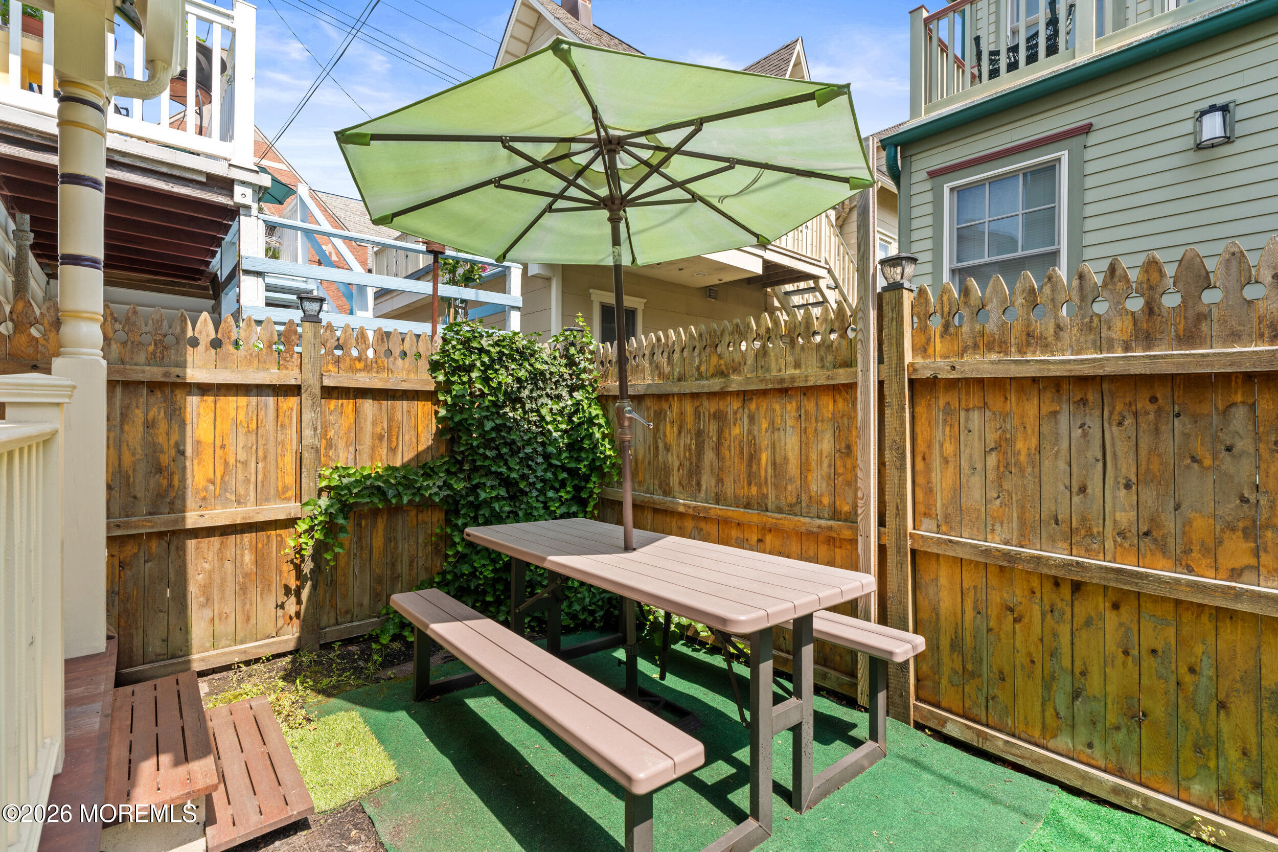 75 Webb Ave unit Upper Unit-WEEKLY – photo 4