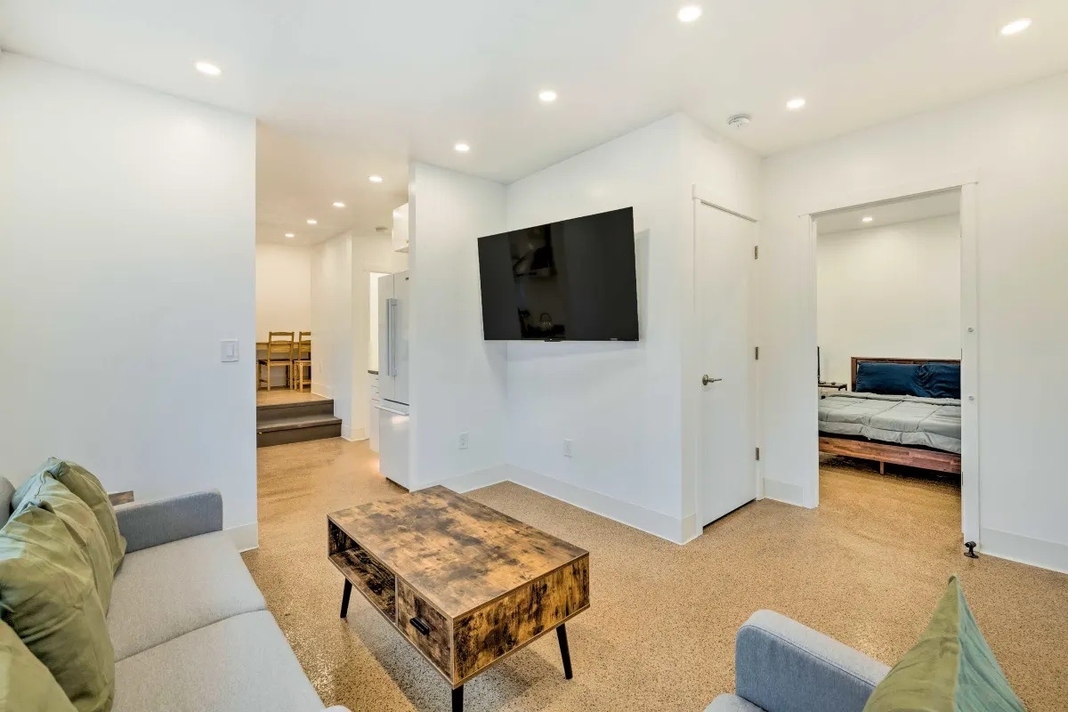 2324 S Green St – photo 3