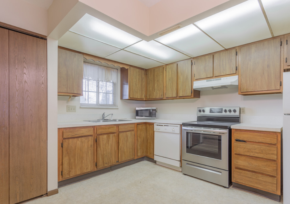 985 Wadsworth Rd – photo 1
