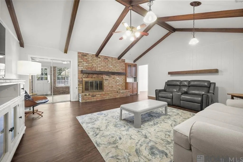 1369 Crescent Dr – photo 2
