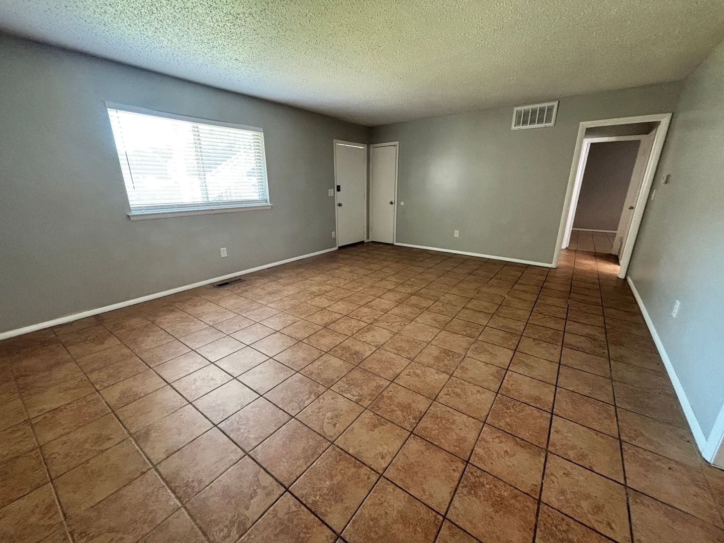 301 N University Dr unit 4 – photo 4