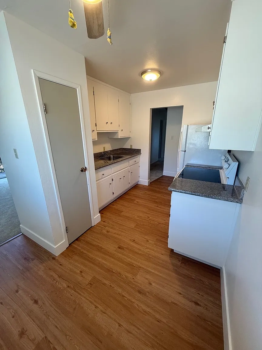 Four Seasons Apartments – photo 4