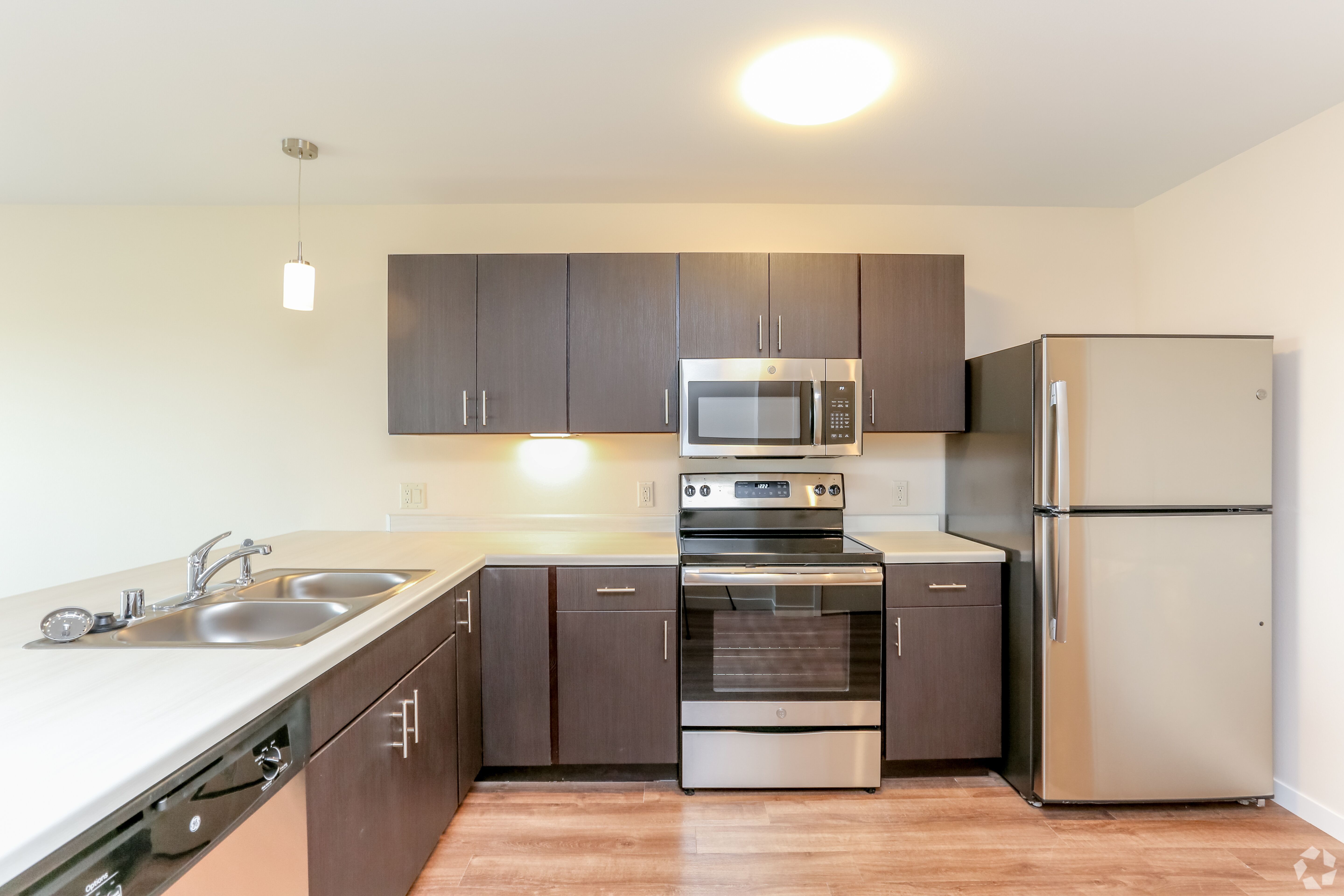 704 W National Ave – photo 3