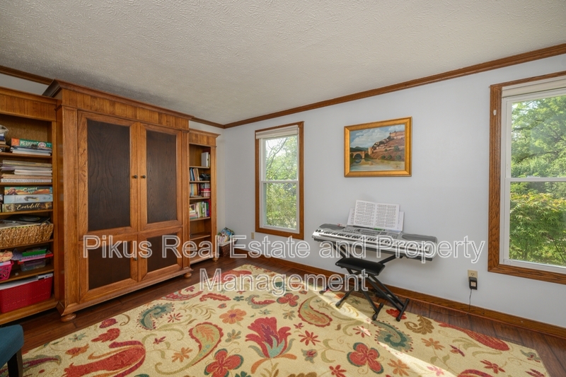 8294 Whiteridge Cir – photo 3