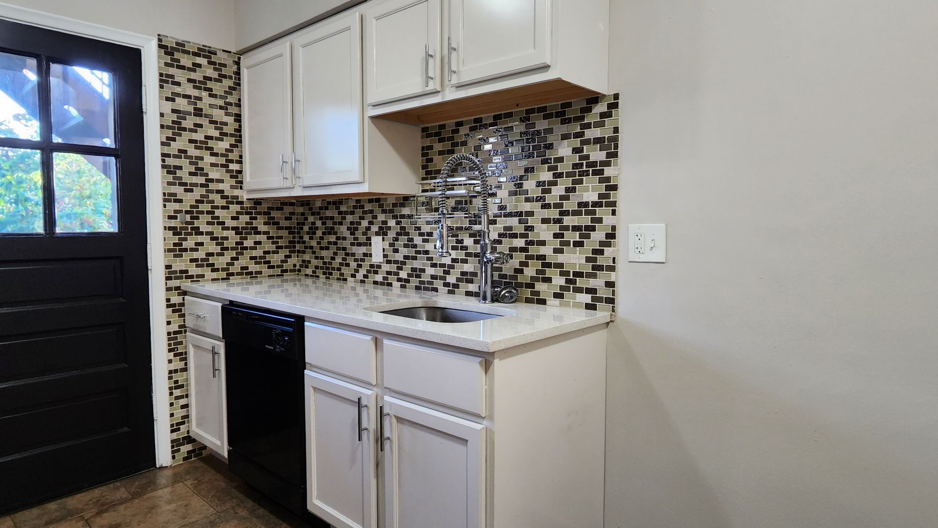 1026 Sanford Avenue – photo 5