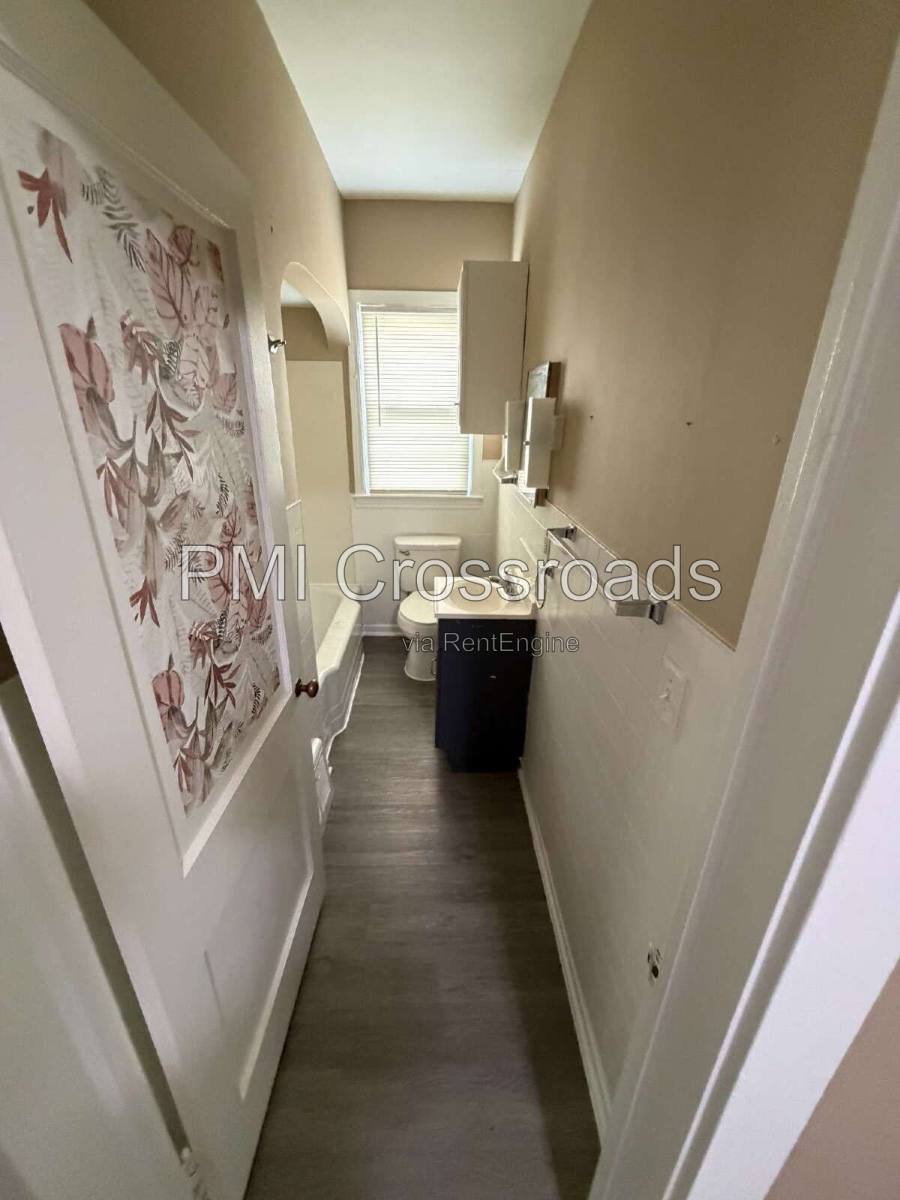 932 Roslyn Ave SW unit 1 – photo 4