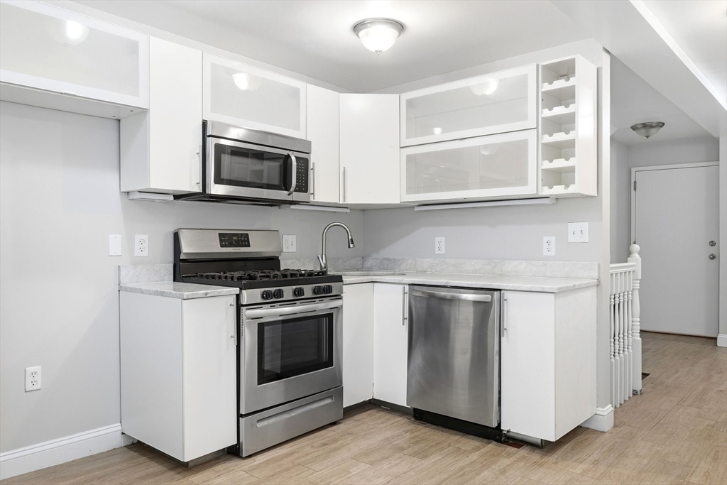 191 Everett St unit 1 – photo 2