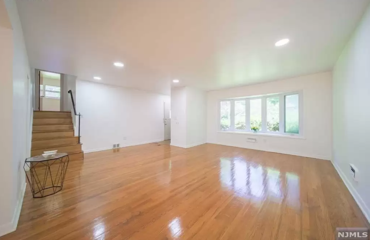 10 Center St – photo 3