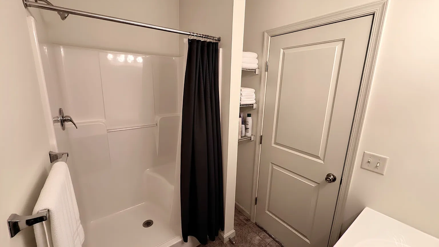 Holly Tree Apartments – photo 1