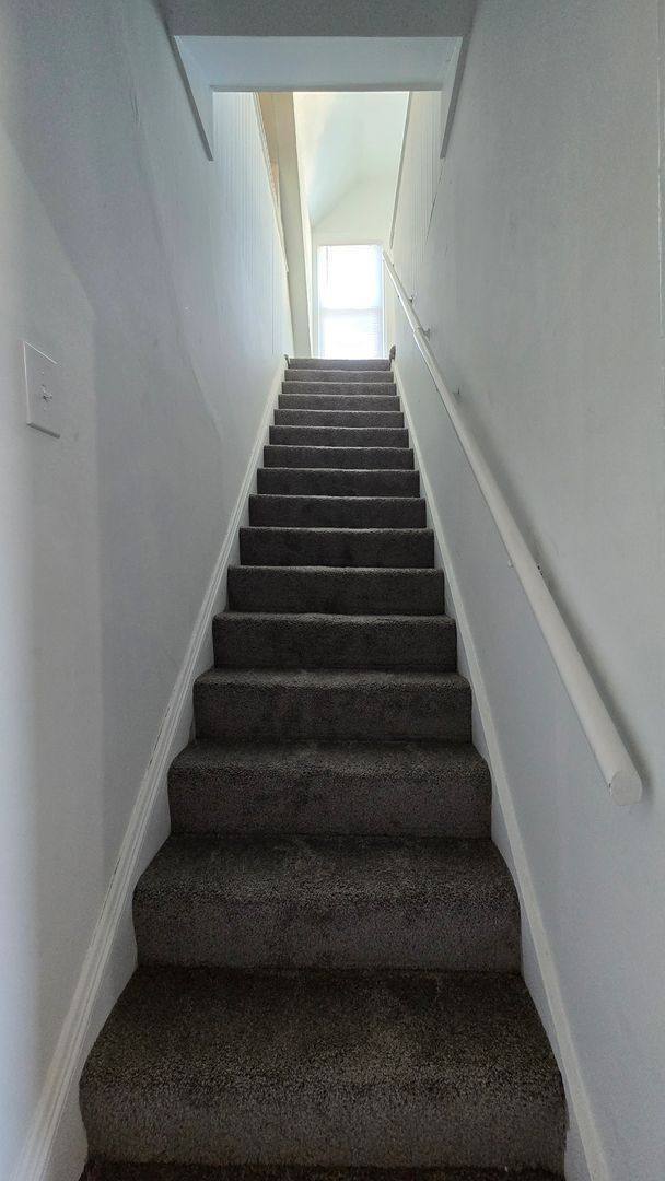 2047 Lawrence Ave unit 3 – photo 4