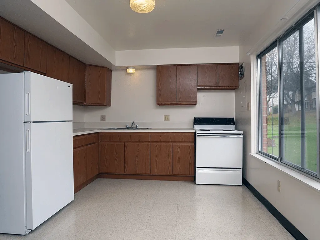 Park Avenue West Apartments and Townhomes – photo 2