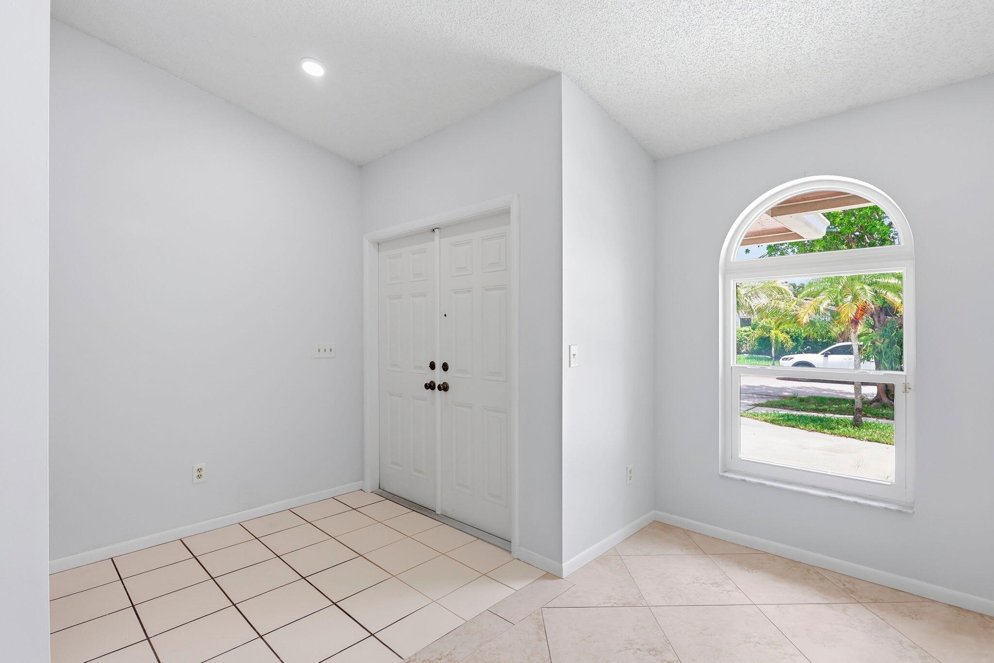 2171 NW 76th Ave – photo 4