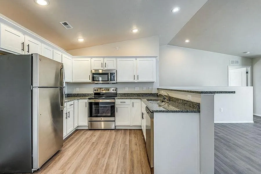 The Peninsula Apartments – photo 3