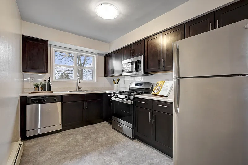 Westmount Village – photo 3